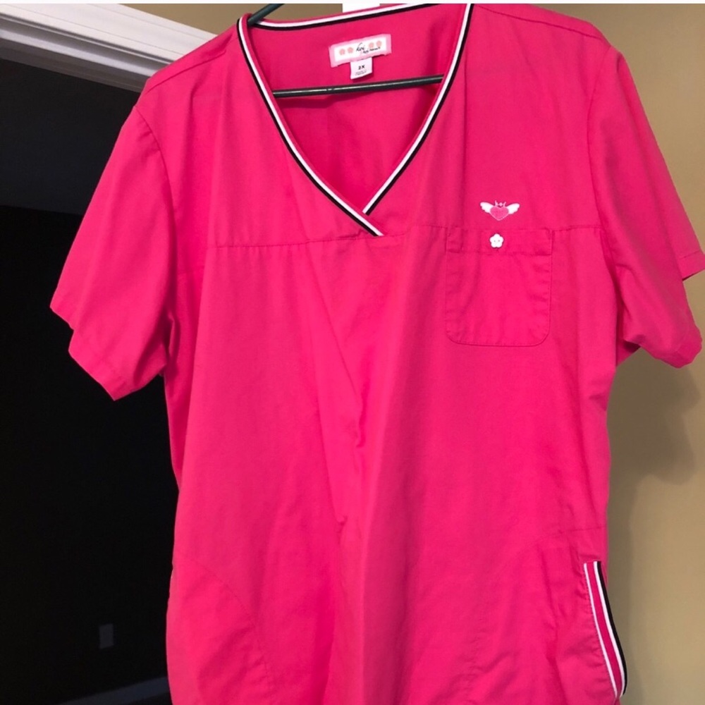 Koi scrub Top. Xxl scrubs. 2X koi scrubs